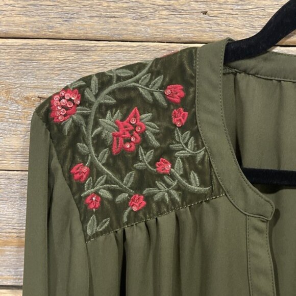 Torrid Women's Plus Size 1 Green Velvet Embroidered Long Sleeve Blouse V Neck - Picture 3 of 9